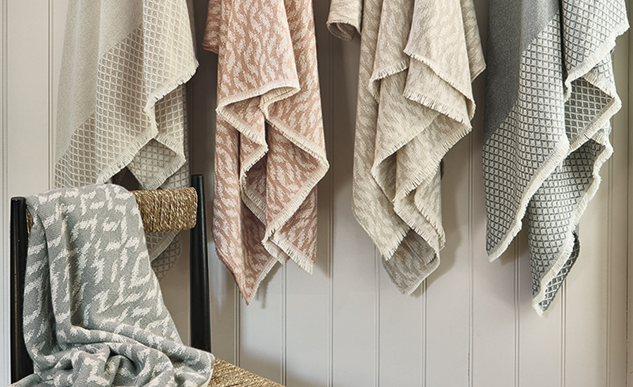 Abloom Throws Villa Nova